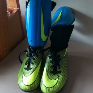 ✓nike Cleats & shinguards